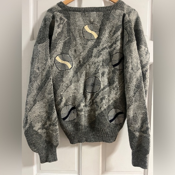 LEONARDO FINI Gray V-neck Sweater Altered W/ Art Patches Large - Picture 3 of 4